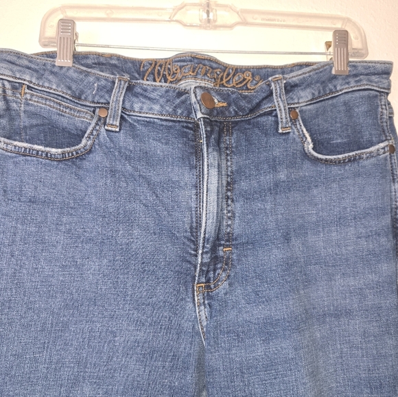 Women's Wrangler Blue Ultra-Flared Jeans Sz 32x34 - Picture 3 of 3